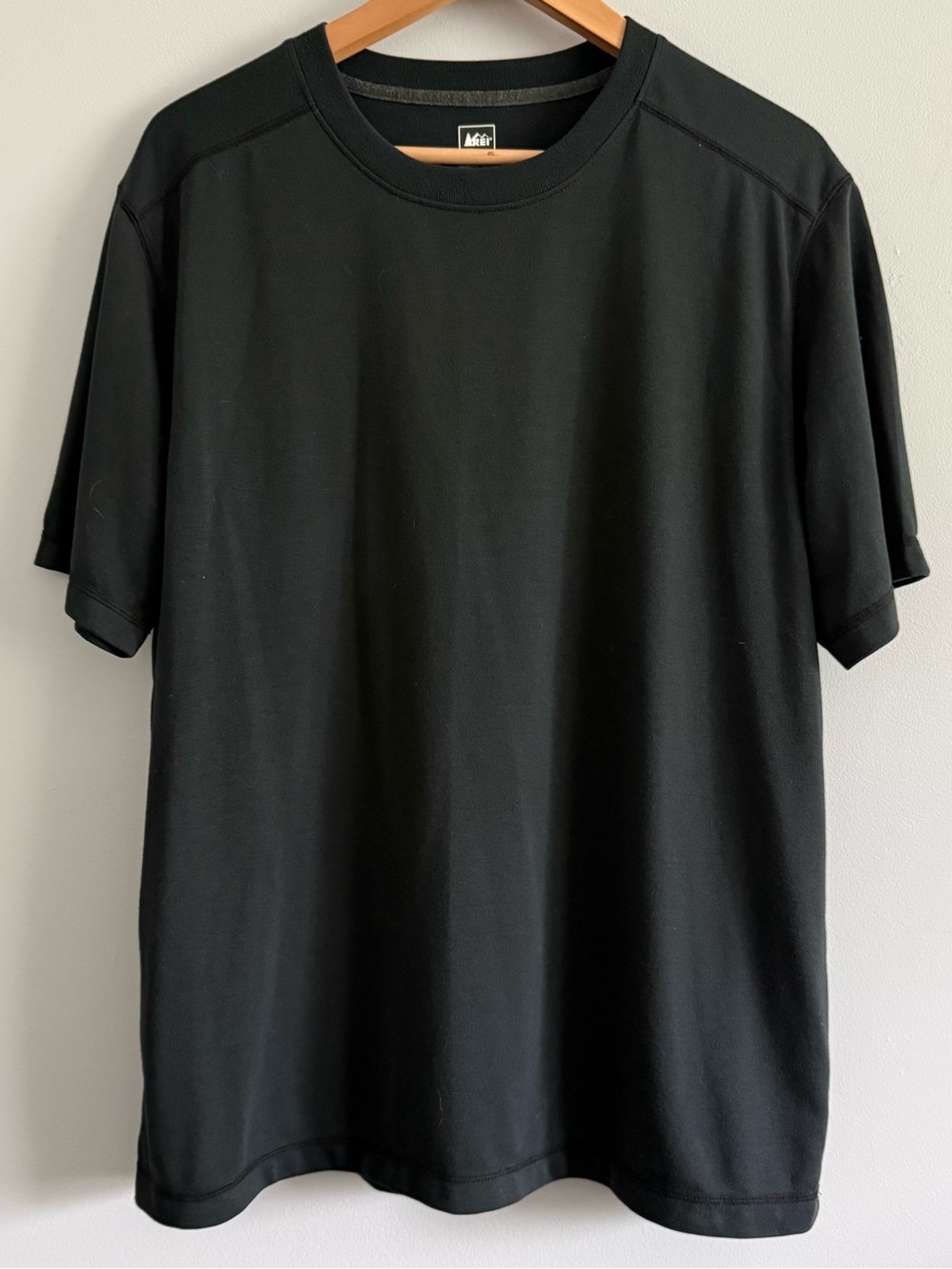 REI Black Crew Neck Short Sleeve Shirt